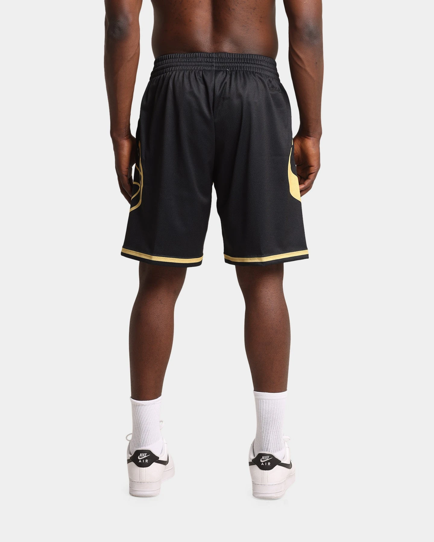 Mitchell & Ness Philadelphia 76ers Big Face Black Gold Shorts Black/Gold 6 Mitchell & Ness Philadelphia 76ers Big Face Black Gold Shorts Black/Gold - Image 4