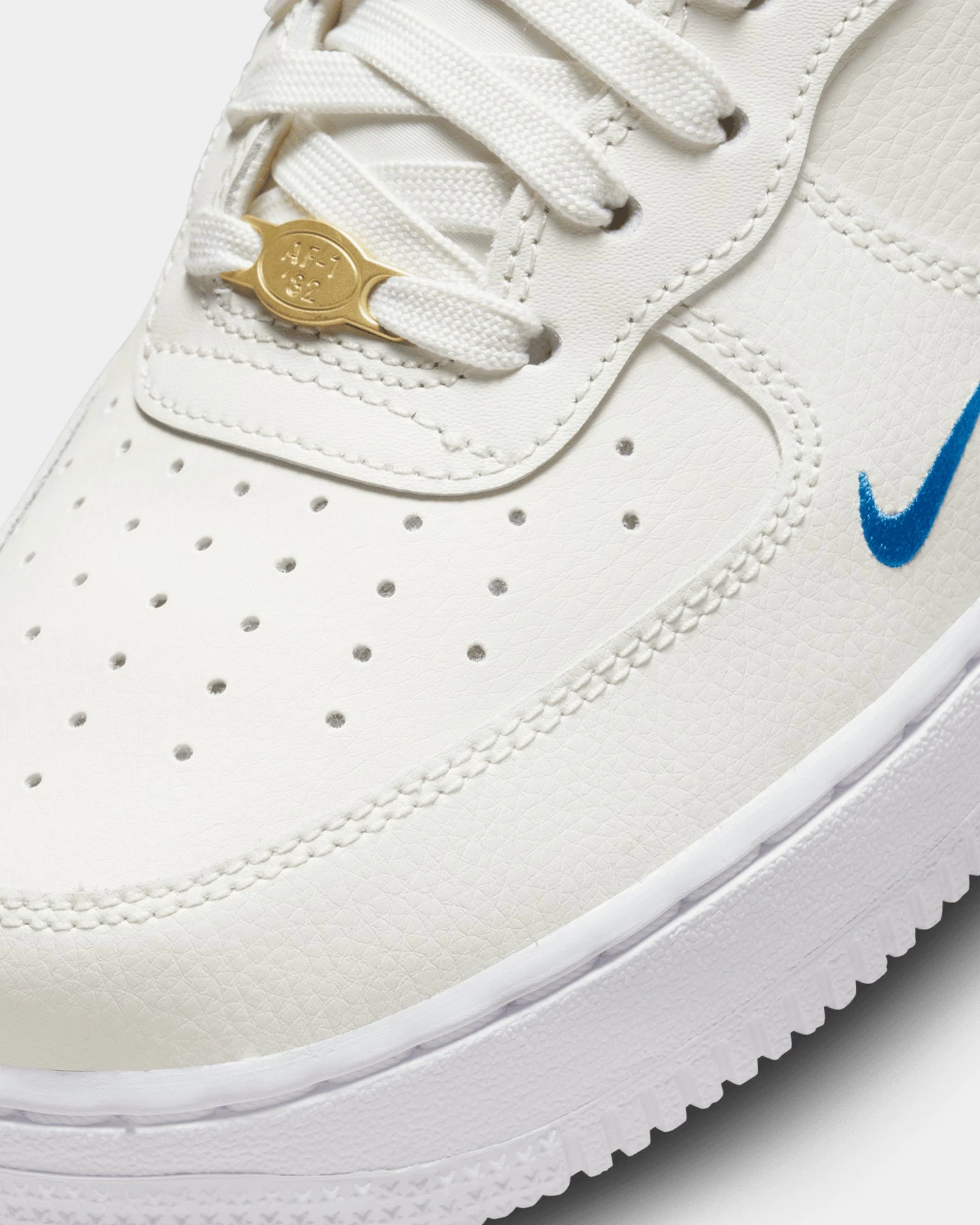 Nike Women's Air Force 1 High SE Sail/Blue Jay 8 Nike Women's Air Force 1 High SE Sail/Blue Jay - Image 6