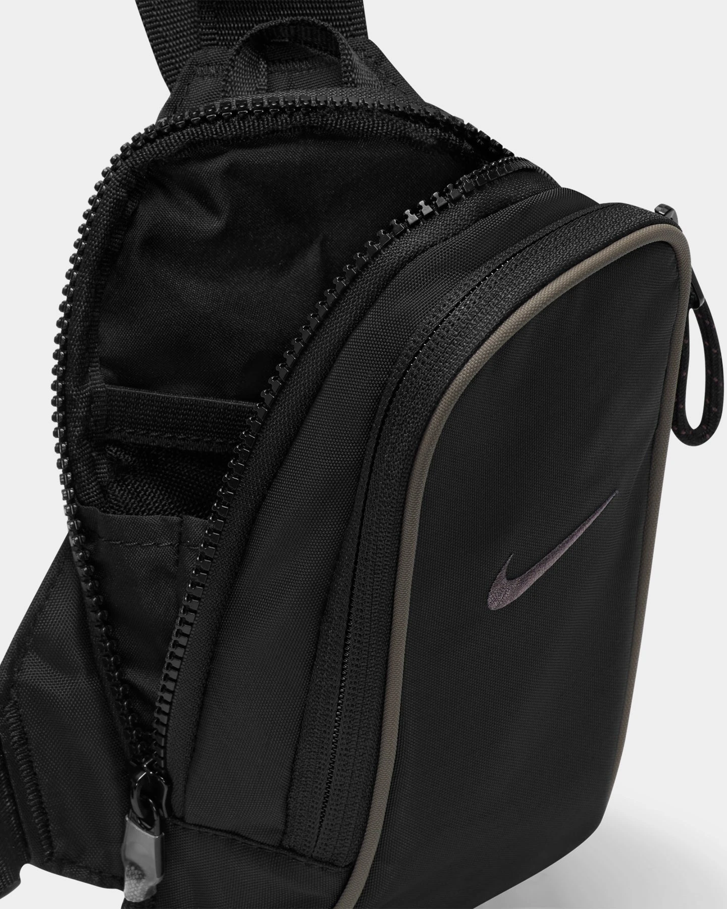 Nike Nike Sportswear Essentials Crossbody Bag Black/Black 11 Nike Nike Sportswear Essentials Crossbody Bag Black/Black - Image 9