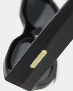 NUQE Road Runner Sunglasses Black/Gold -Fashion Clothing Store 06009278 YB003 default 0040 bd524676 bb26 4788 8e11 2510f8d235ef