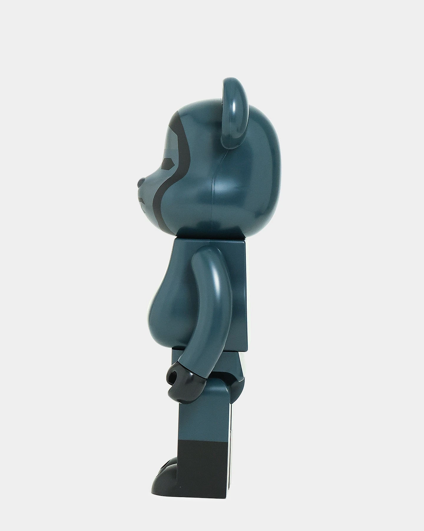 Medicom Toy Be@rbrick X Squid Games Frontman 1000% Figure Multi-Coloured 7 Medicom Toy Be@rbrick X Squid Games Frontman 1000% Figure Multi-Coloured - Image 5