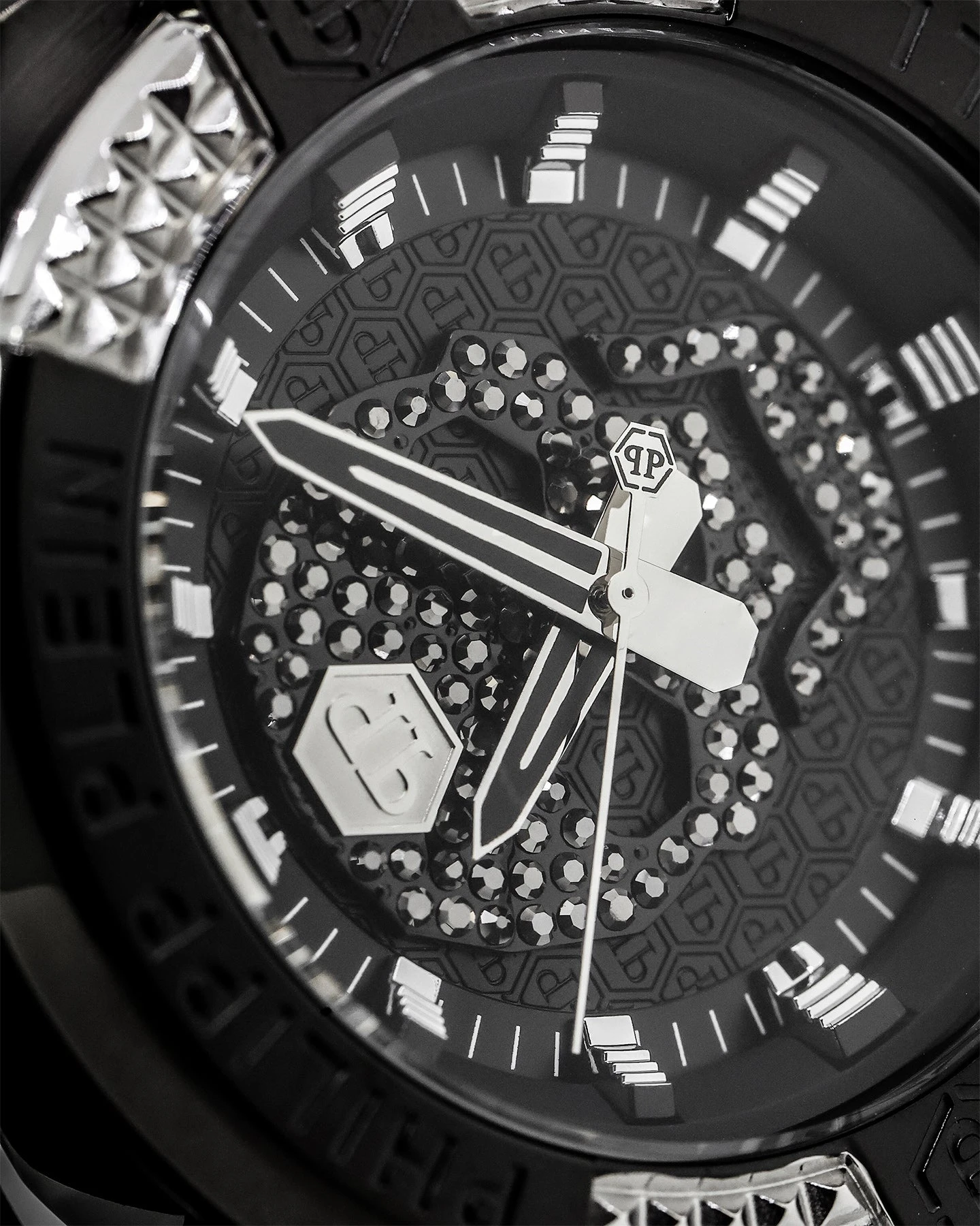 Philipp Plein The $kull Crystal Watch Black/Black 12 Philipp Plein The $kull Crystal Watch Black/Black - Image 10