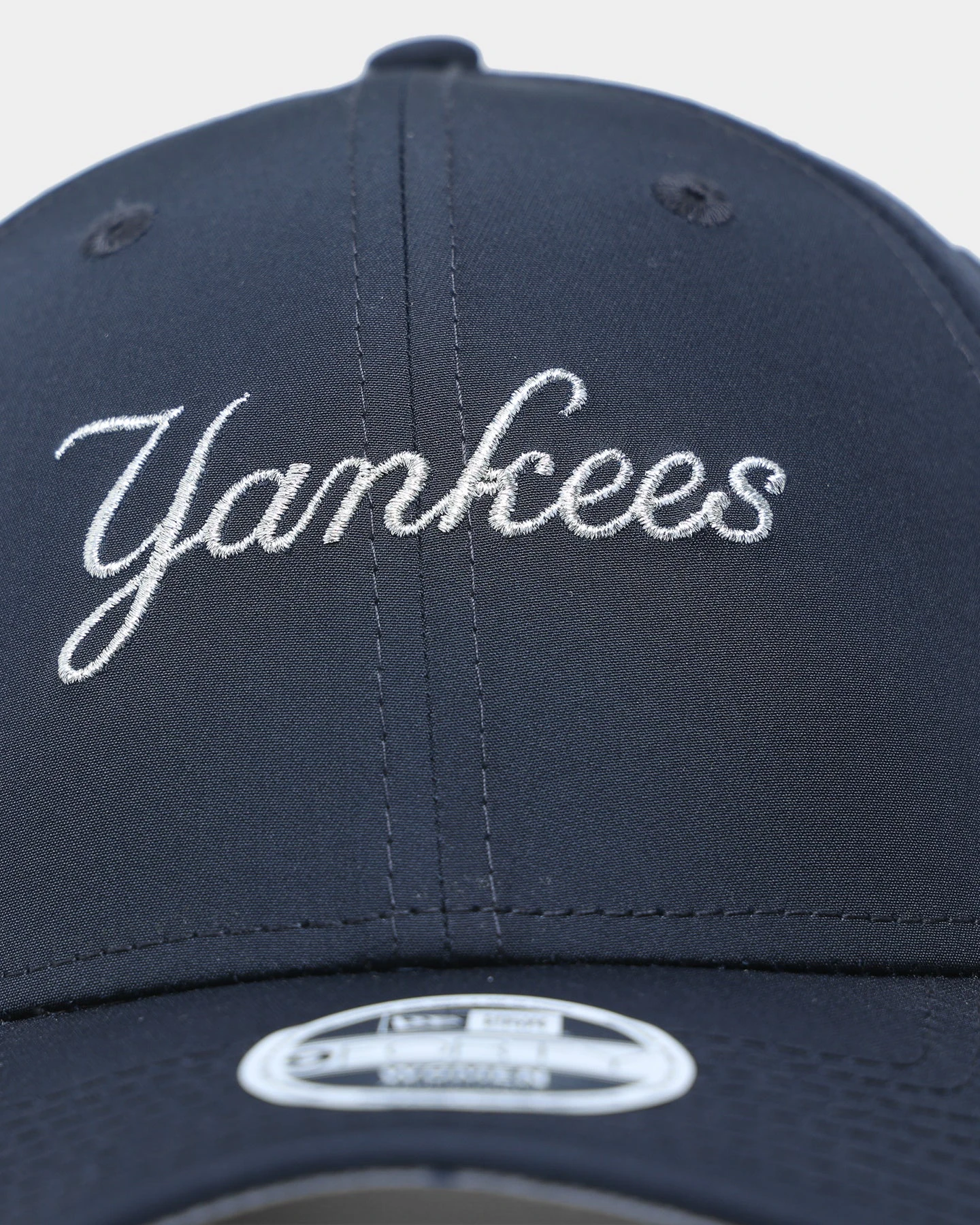 New Era Women's New York Yankees 9FORTY Strapback Navy 7 New Era Women's New York Yankees 9FORTY Strapback Navy - Image 5
