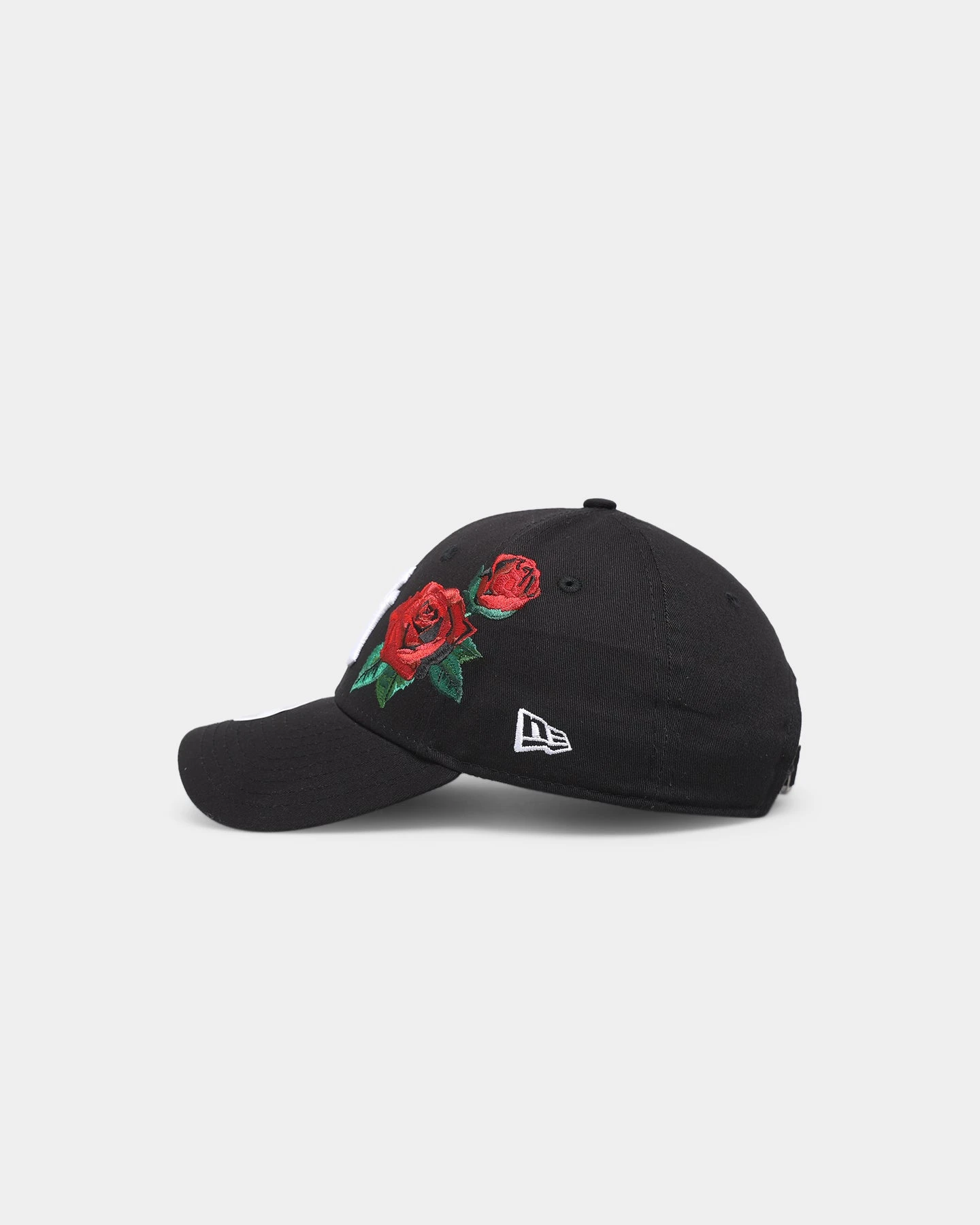 New Era Women's New York Yankees 'Rose Emblem' 9FORTY A-Frame Snapback Black/Rose 6 New Era Women's New York Yankees 'Rose Emblem' 9FORTY A-Frame Snapback Black/Rose - Image 4