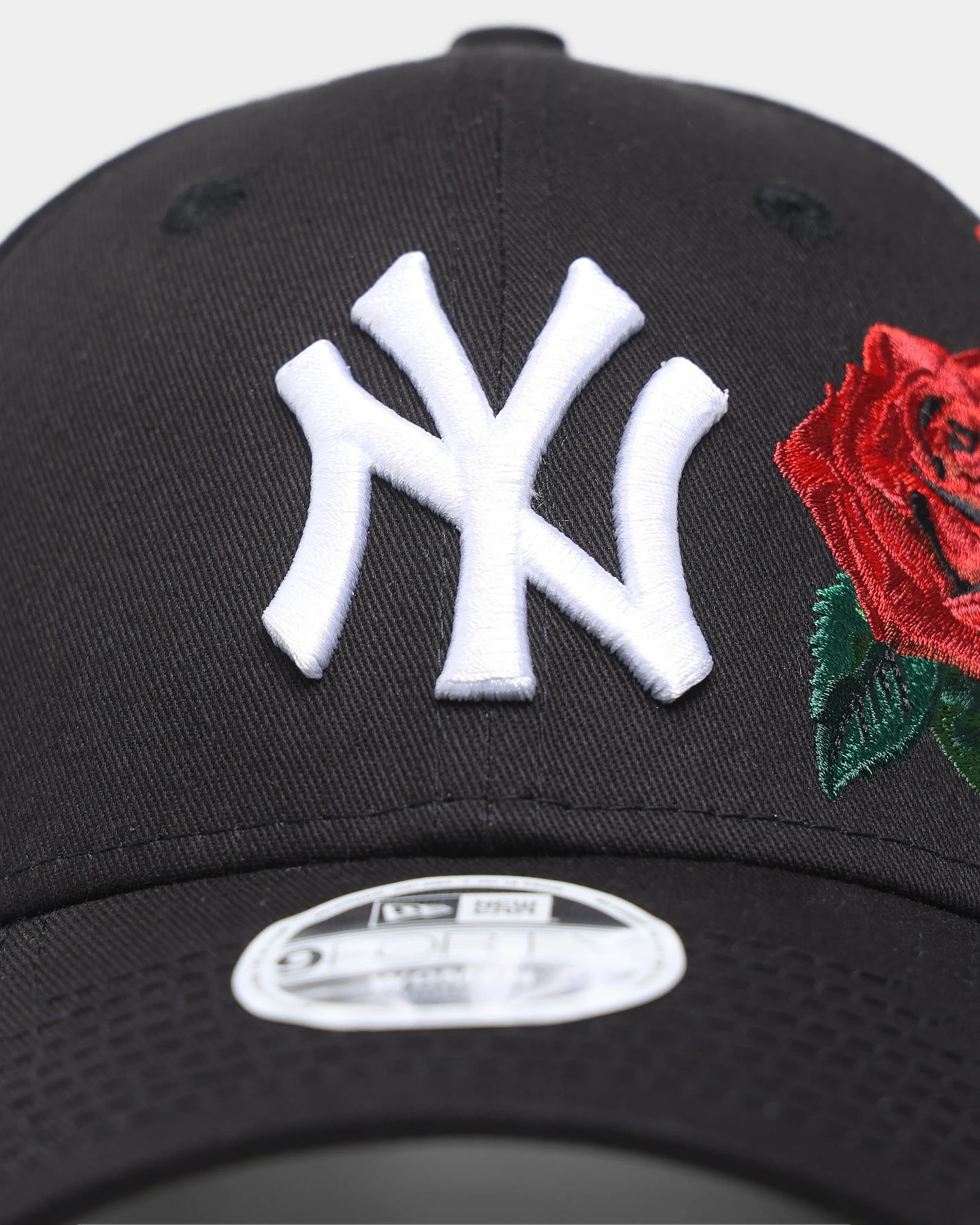 New Era Women's New York Yankees 'Rose Emblem' 9FORTY A-Frame Snapback Black/Rose 7 New Era Women's New York Yankees 'Rose Emblem' 9FORTY A-Frame Snapback Black/Rose - Image 5