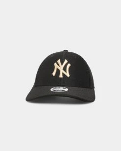 New Era Women's New York Yankees 'Hexagon Script' 9FORTY Strapback Black/Gold
