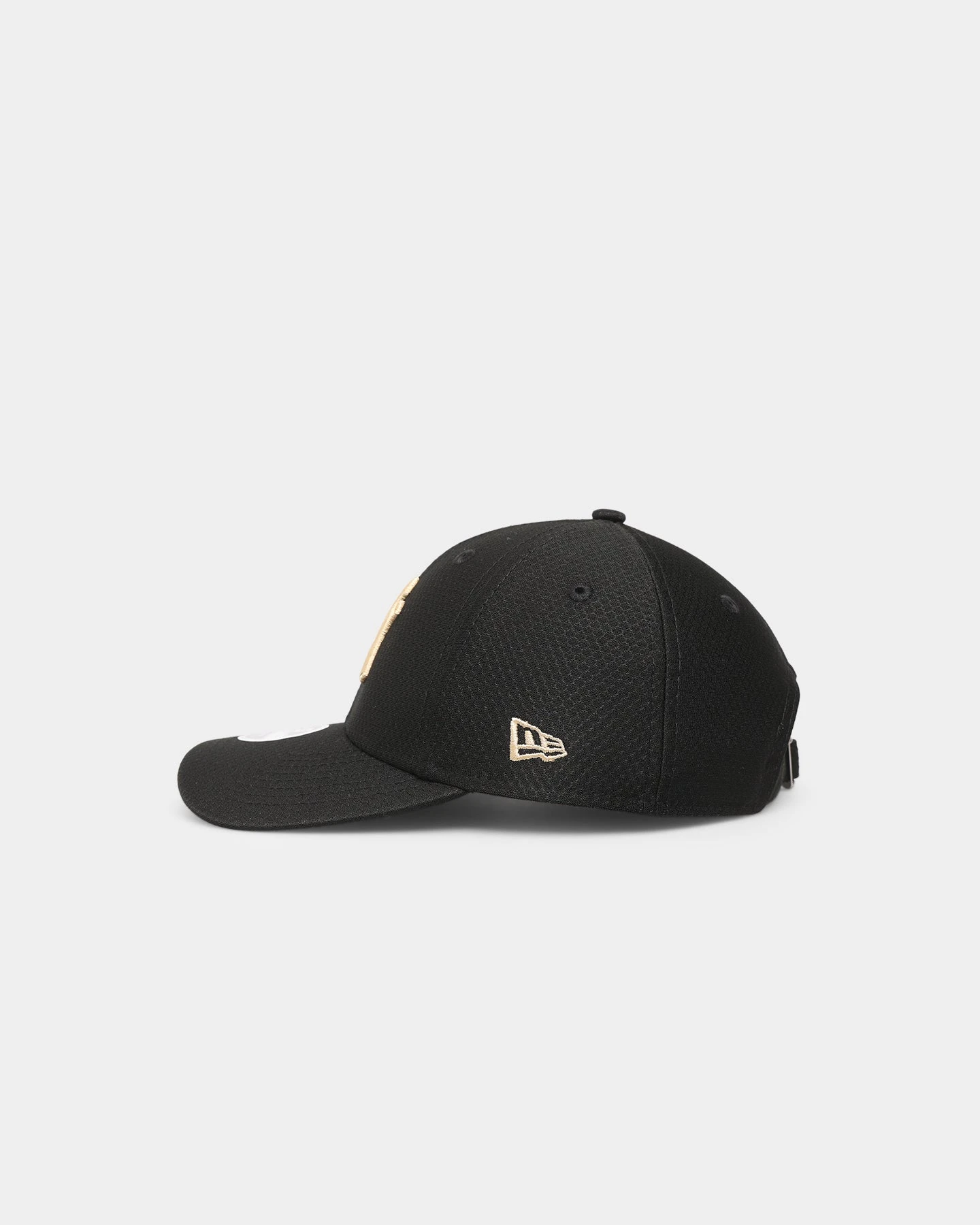 New Era Women's New York Yankees 'Hexagon Script' 9FORTY Strapback Black/Gold 6 New Era Women's New York Yankees 'Hexagon Script' 9FORTY Strapback Black/Gold - Image 4