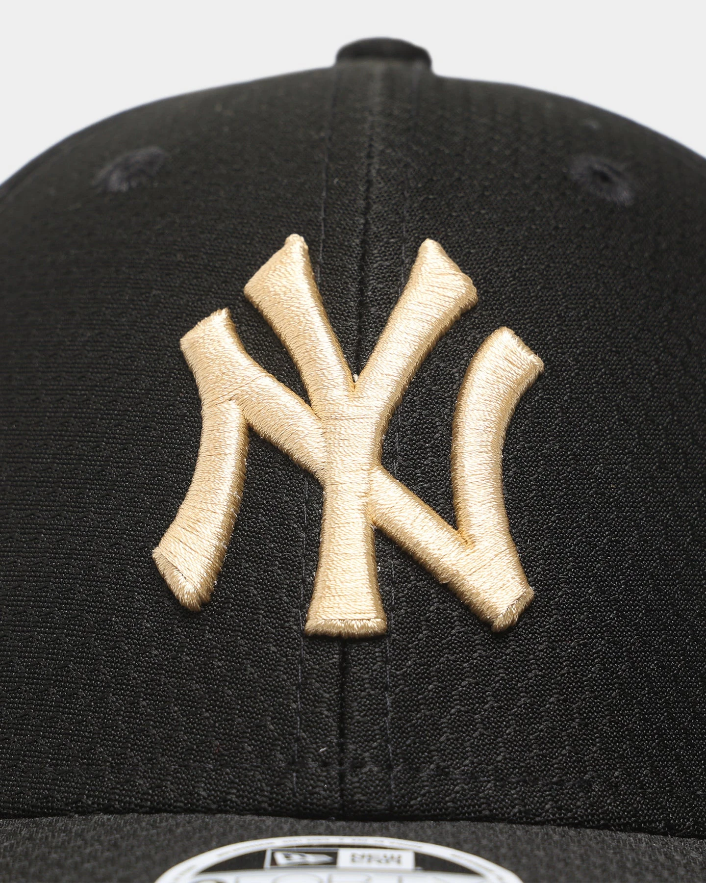 New Era Women's New York Yankees 'Hexagon Script' 9FORTY Strapback Black/Gold 7 New Era Women's New York Yankees 'Hexagon Script' 9FORTY Strapback Black/Gold - Image 5