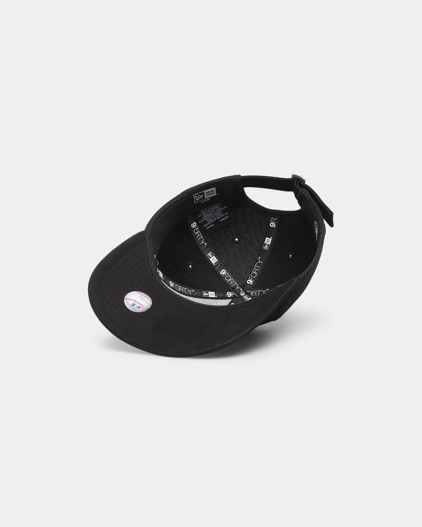 New Era Women's New York Yankees 'Hexagon Script' 9FORTY Strapback Black/Gold 8 New Era Women's New York Yankees 'Hexagon Script' 9FORTY Strapback Black/Gold - Image 6